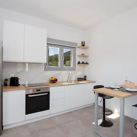 Di La * Gardeládesz